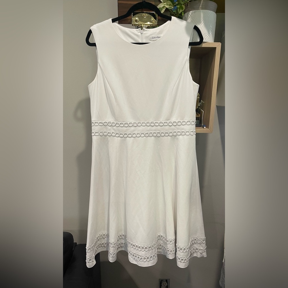 Elegant White Sleeveless Dress